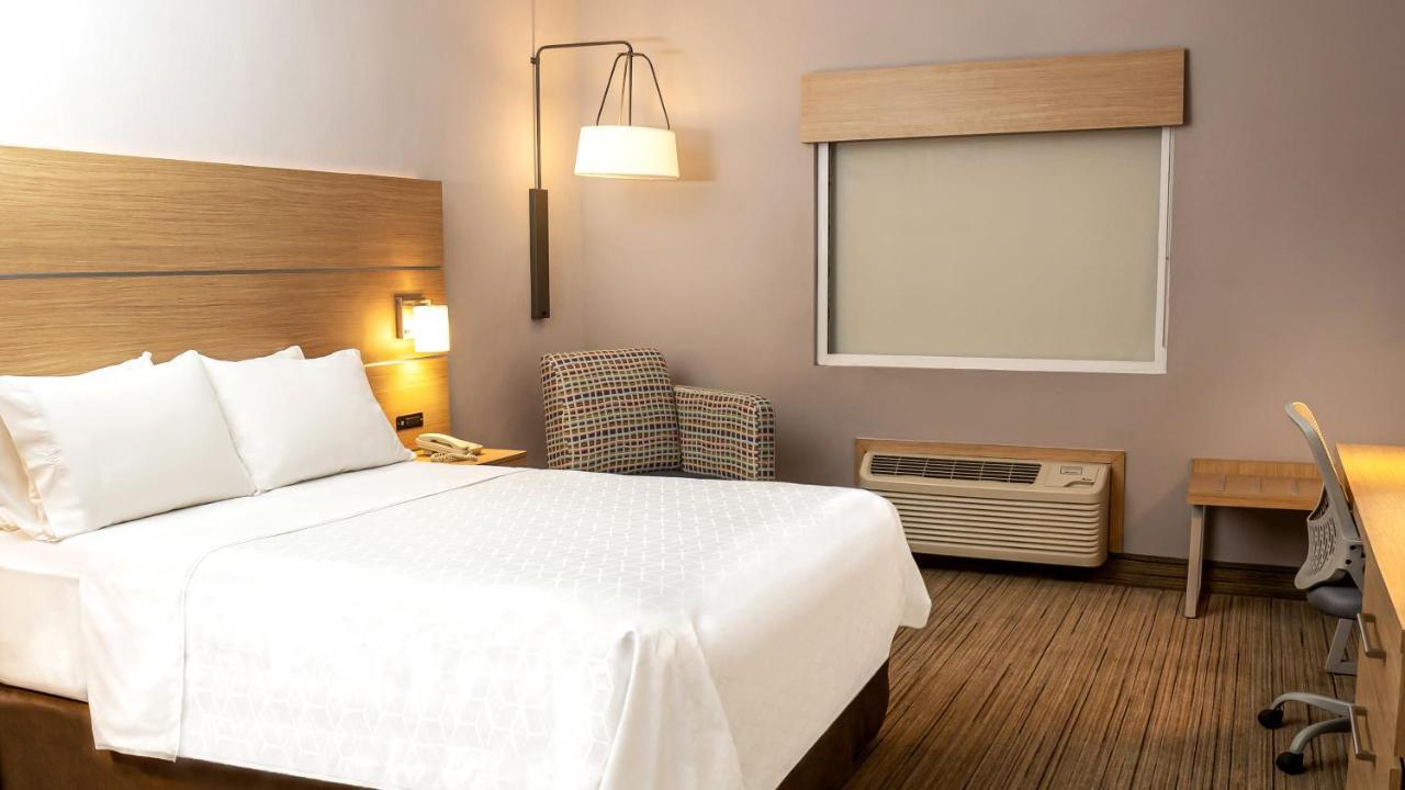 Holiday Inn Express Chihuahua By Ihg Exterior photo