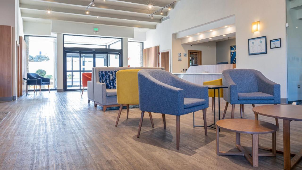 Holiday Inn Express Chihuahua By Ihg Exterior photo